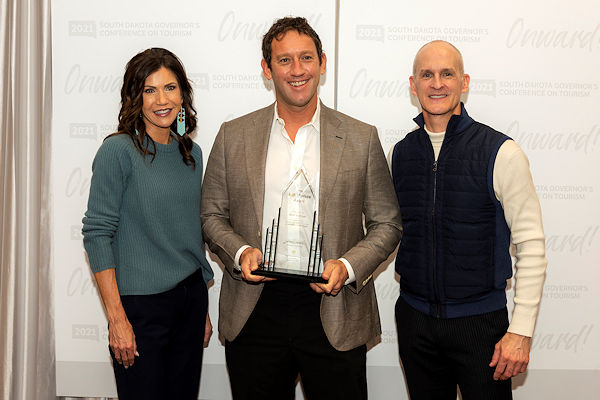 Photo of Governor Noem, Matt Meltzer and Secretary Hagen